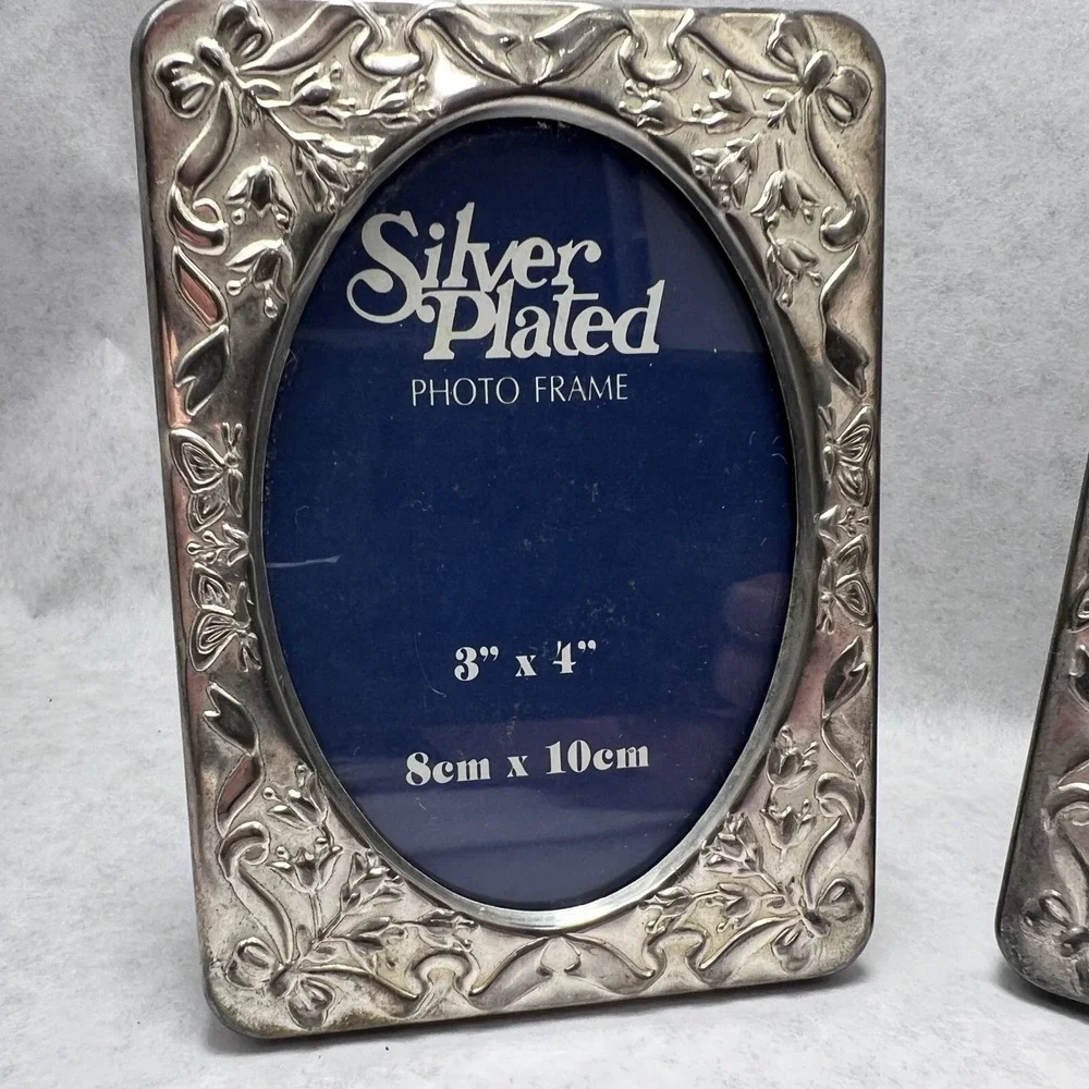 Set of 2 Silver Plated Photo Frames Oval Ornate Design for 3x4 Pictures